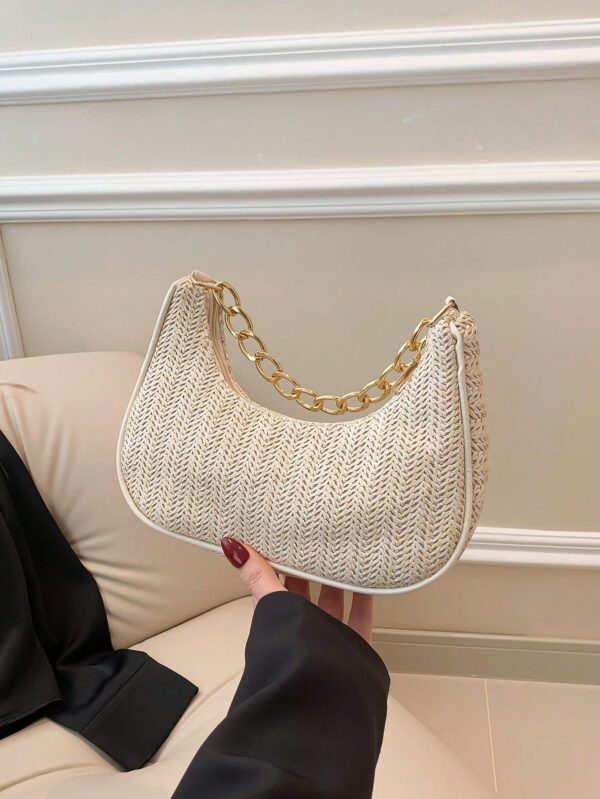 Sac à main pour femmes de forme lunaire tissé unicolore à la mode avec bandoulière en chaîne métallique, peut être utilisé comme sac à main, sac à bandoulière, sac fourre-tout, sac de plage, sac tissé décontracté et sac à téléphone, élément essentiel de l'été, parfait pour les vacances. – Image 15