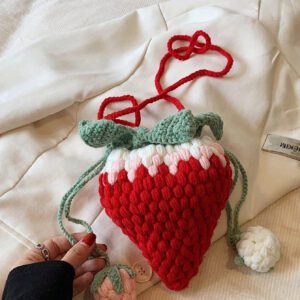 Sac à main en forme de fraise au crochet, sac bandoulière mini design fait main en tricot ajouré, porte-clés/porte-monnaie mignon et doux