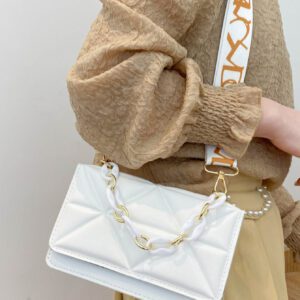 Léger, décontracté pour femme, design minimaliste élégant, mini sac carré à rabat à carreaux en relief, sac à main matelassé pour adolescentes, femmes, étudiantes, recrues et cols blancs. Parfait pour le bureau, l'université, le travail, les affaires, les déplacements, l'extérieur, les voyages, les sorties.