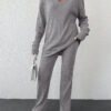 T-shirt épaule tombante et pantalon