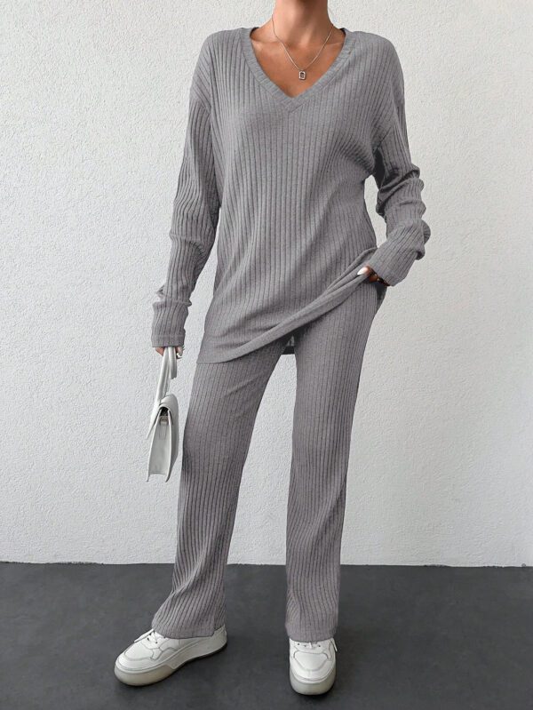 T-shirt épaule tombante et pantalon