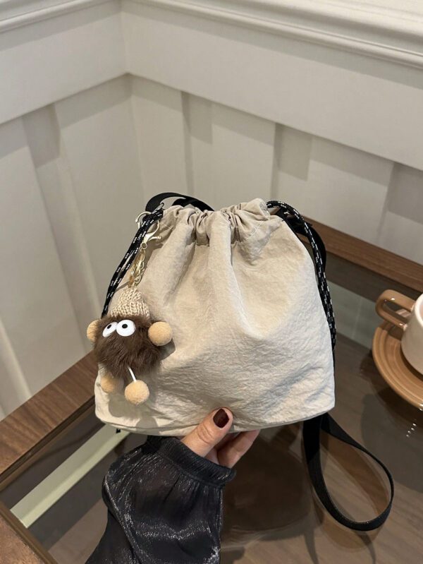 1 pièce Sac seau en nylon unicolore avec accessoire de pompon en peluche, sac bandoulière mode femme – Image 8