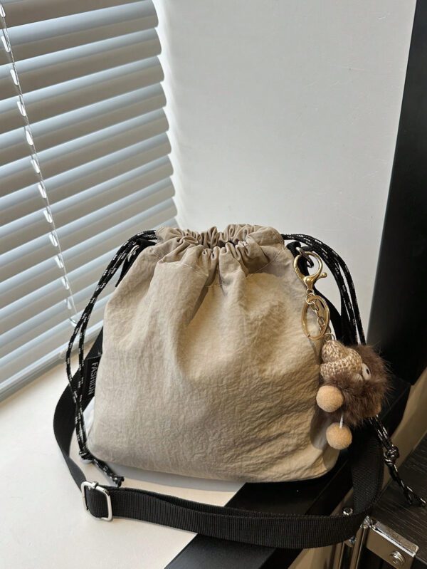 1 pièce Sac seau en nylon unicolore avec accessoire de pompon en peluche, sac bandoulière mode femme – Image 14
