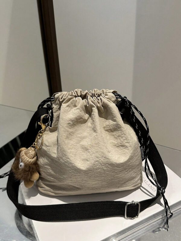 1 pièce Sac seau en nylon unicolore avec accessoire de pompon en peluche, sac bandoulière mode femme – Image 15