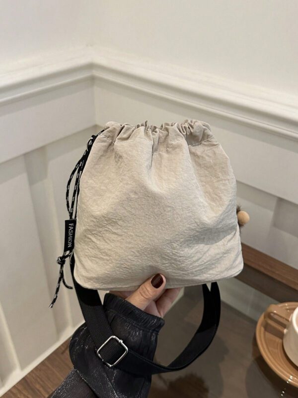 1 pièce Sac seau en nylon unicolore avec accessoire de pompon en peluche, sac bandoulière mode femme – Image 16