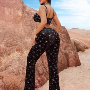 SHEIN SXY Ensemble deux pièces pour femme de mode bohème de style occidental pour festival de musique, comprenant un top cami avec franges décoratif ajustable, élégant et sexy en peluche noire avec des paillettes argentées, et un pantalon à taille haute, élastique et taille haute décoré de paillettes argentées.