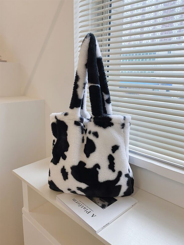 Sac fourre-tout à l'épaule doux, pelucheux et douillet avec imprimé vache pour les filles, les femmes, les étudiantes, les débutants et les travailleurs de bureau. Parfait pour le travail, le bureau, les déplacements, l'automne, l'hiver, les extérieurs. Grand sac fourre-tout tendance avec un motif d'imprimé vache décontracté et tendance pour les femmes