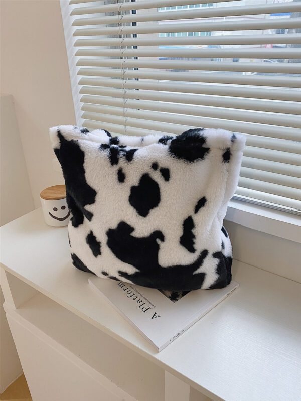 Sac fourre-tout à l'épaule doux, pelucheux et douillet avec imprimé vache pour les filles, les femmes, les étudiantes, les débutants et les travailleurs de bureau. Parfait pour le travail, le bureau, les déplacements, l'automne, l'hiver, les extérieurs. Grand sac fourre-tout tendance avec un motif d'imprimé vache décontracté et tendance pour les femmes – Image 8