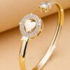 KKCOLA 1 pièce Bracelet manchette à la mode avec cubic zirconia cubique et cœur, pour femmes, pour décoration quotidienne, bijou en cuivre, Saint-Valentin