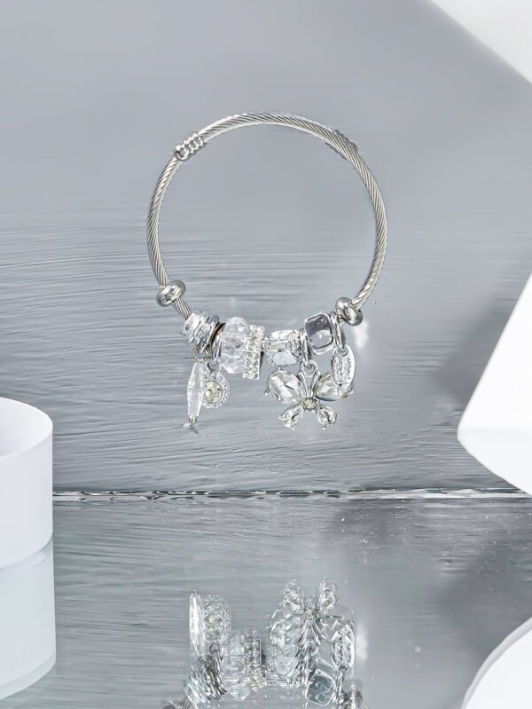 Bracelet à strass à breloque papillon – Image 2