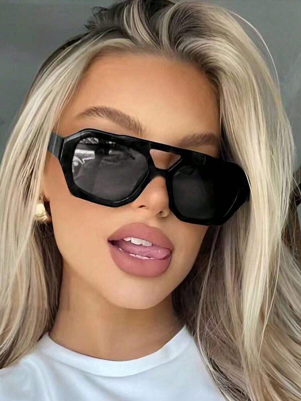 Nouveau style à la mode Lunettes carrées rétro aux verres océan Stylées pour femmes, convenant à un port quotidien. 1 pièce Accessoire de plage pour femmes Lunettes de soleil – Image 2