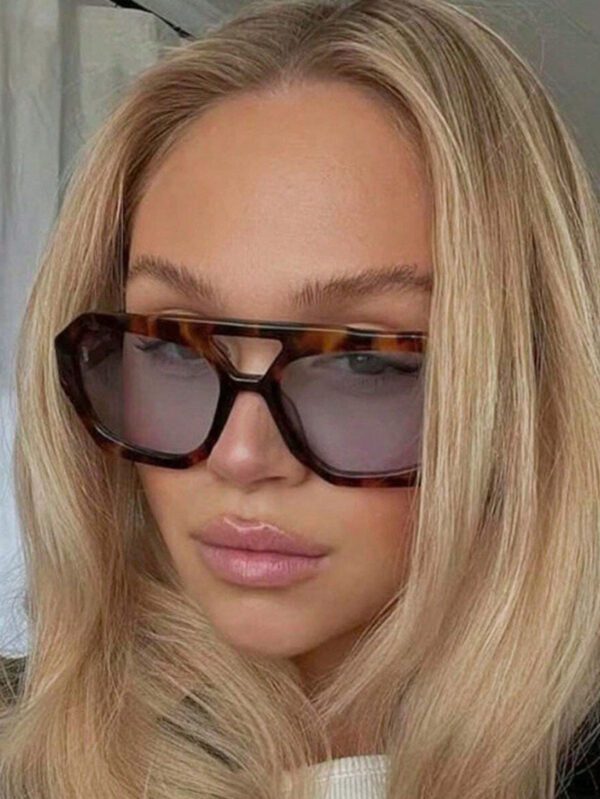 Nouveau style à la mode Lunettes carrées rétro aux verres océan Stylées pour femmes, convenant à un port quotidien. 1 pièce Accessoire de plage pour femmes Lunettes de soleil – Image 5