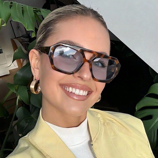 Nouveau style à la mode Lunettes carrées rétro aux verres océan Stylées pour femmes, convenant à un port quotidien. 1 pièce Accessoire de plage pour femmes Lunettes de soleil – Image 9