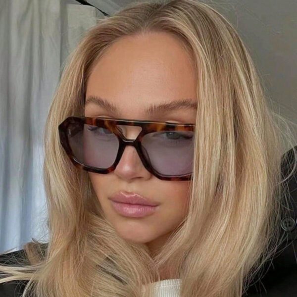 Nouveau style à la mode Lunettes carrées rétro aux verres océan Stylées pour femmes, convenant à un port quotidien. 1 pièce Accessoire de plage pour femmes Lunettes de soleil – Image 12