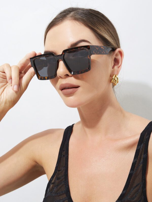 1 pièce Lunettes carrées vintage pour femmes, imprimé léopard, cadre large, classique, simple, casual, pour l'extérieur et les sports. Accessoires de mode pour femmes pour les voyages, la plage. Basiques pour tenues femme automne-hiver, casual chic, cadeaux – Image 2
