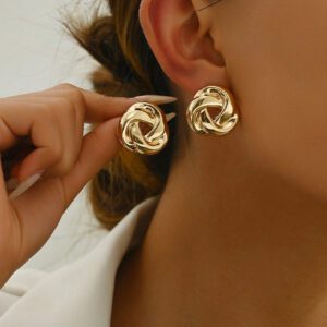 1 paire de boucles d'oreilles métalliques minimalistes de style gothique punk avec fleur creuse, bijoux de mode en cadeau pour les femmes, convient pour le Nouvel An, les bals, les vacances