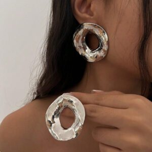 1 paire Boucles d'oreilles circulaires en métal creuses de style européen vintage asymétrique, accessoire de bijoux élégant pour femmes
