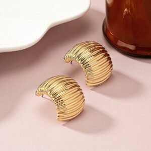 1 Paire De Boucles D'oreilles Clou Design C À La Mode Et Élégantes Pour Femmes, En Métal De Couleur Froide, À Motif De Pneu Et Texture De Ligne Concave-convexe Texturée