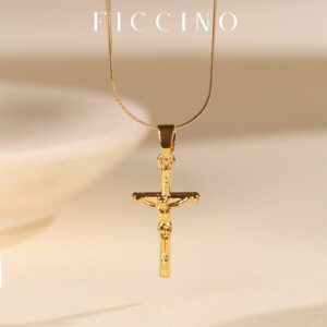 FICCINO Collier Pour Homme Ficcino, Pendentif Croix Jésus Plaqué Or 18k Avec Chaîne Serpent Plat En Acier De Titane, Style Vintage Pour Une Utilisation Quotidienne Avec Boîte