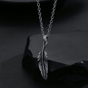 1 pièce Collier de style géométrique en acier inoxydable avec accessoire de charme pour homme, style punk vintage à plumes, mode hip hop de rue, cadeau de bijoux et look élégant
