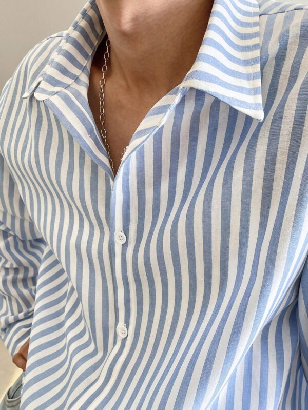 Manfinity Joysei Chemise à manches longues décontractée et urbaine, style mode et simple, avec motif rayures bleues et blanches colorées sur le col – Image 5