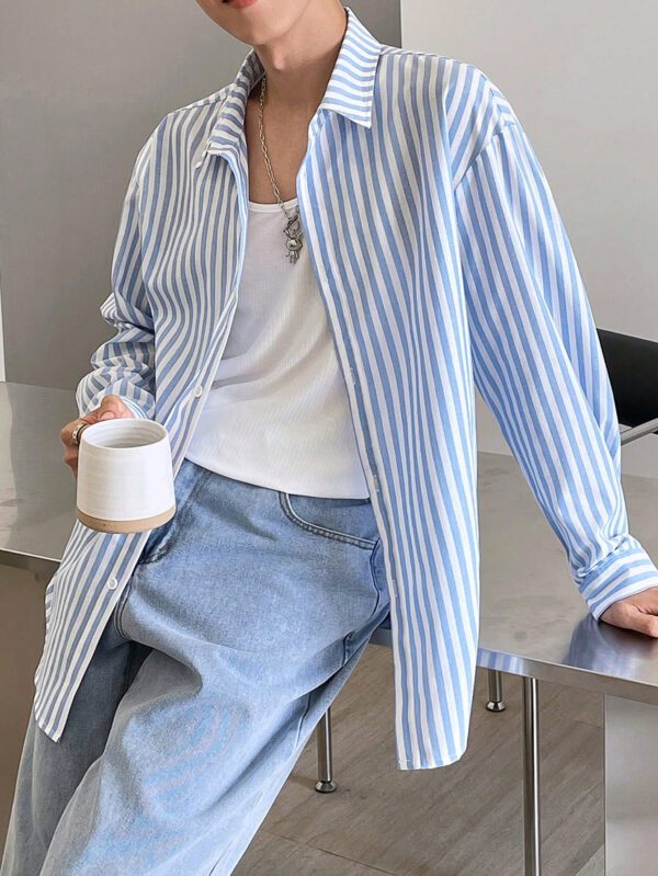 Manfinity Joysei Chemise à manches longues décontractée et urbaine, style mode et simple, avec motif rayures bleues et blanches colorées sur le col – Image 6