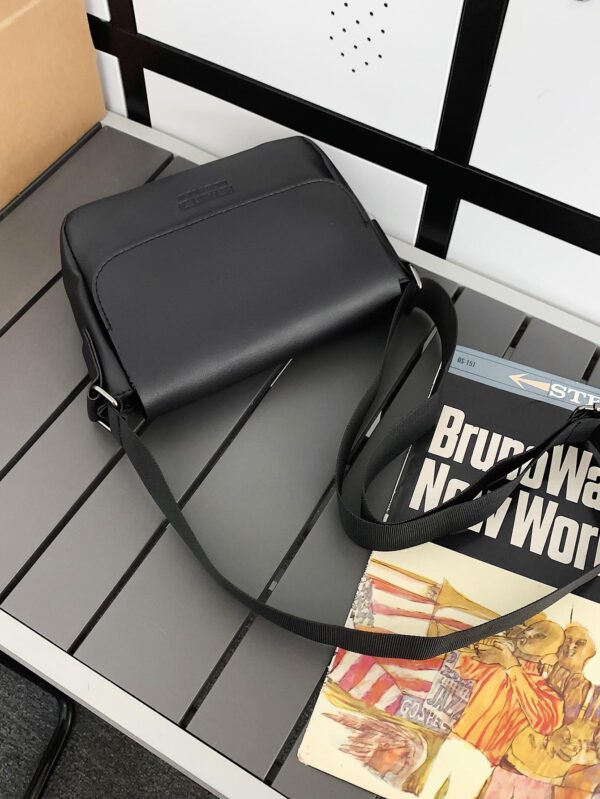 Sac bandoulière minimaliste d' pour hommes avec impression de lettre et rabat, sac d'épaule décontracté pour le travail, sac latéral, sac banane pour les voyages, les vacances, l'école, les loisirs, imperméable, léger, sac d'université, sac bandoulière, sac latéral pour étudiants, fournitures scolaires, sac besace vintage, sac cadeau de Noël pour hommes, sac d'hivers, sac de Thanksgiving, sac de voyage, sac fourre-tout, sac de camping – Image 6