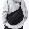 1 pièce Sac à bandoulière/sac banane unisexe en fibre de polyester noir unicolore, style simple, pour les sorties, les voyages, l'école, etc. Sac de voyage polyvalent, fonctionnel et tendance. Cadeau d'été idéal pour petit ami, étudiant ou usage quotidien.