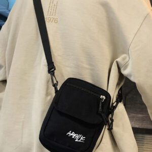 1 pièce Sac à bandoulière carré petit format pour homme, style minimaliste, grande capacité. Sac de messager léger, sac de travail , sac de voyage, sac de randonnée, sac scolaire, sac vintage en cuir. Cadeau pour homme. Sac noir, sac d'été, sac de camping. Sac pour homme.