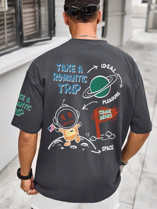 Manfinity Hypemode T-shirt Décontracté Ample À Épaules Basses Imprimé De Slogans De Dessins Animés Pour Hommes – Image 3