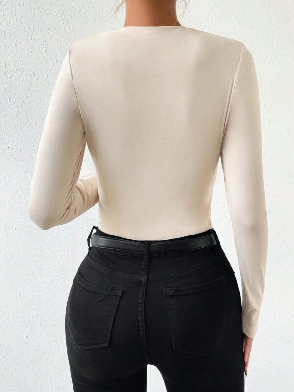 SHEIN PETITE Body à manches longues et col roulé froncé de couleur abricot pour femmes – Image 2