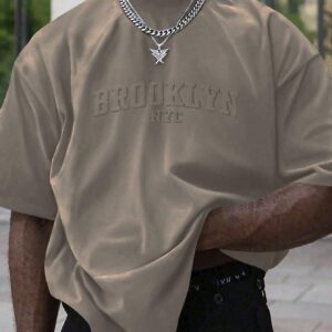 Manfinity Homme T-shirt casual à manches courtes pour hommes en été, col rond, avec impression en relief de lettres. Streetwear