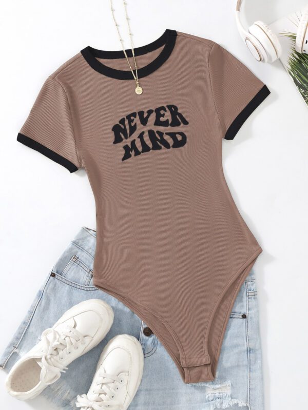 SHEIN MOOSTA Body graphique de slogan à bordure contrastante