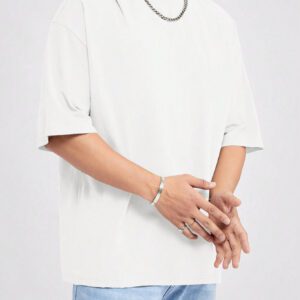Manfinity UrbanChill T-shirt col voilé unicolore décontracté pour hommes