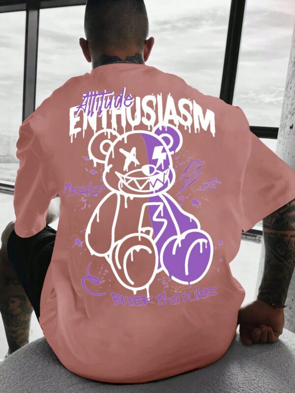 SHEIN Manfinity EMRG T-shirt ample à manches courtes pour hommes avec impression graphique d'ours de bande dessinée et de lettres. Style Hip Hop – Image 6