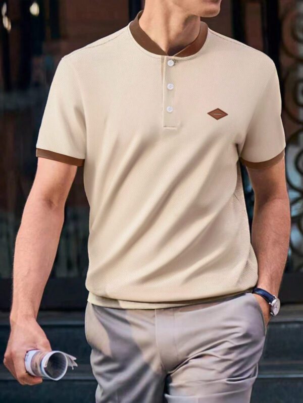 Manfinity Homme Chemise polo pour homme avec détails patchs et bordures contrastantes. Col boutonné, blocs de couleurs. Pour le mari, décontracté.