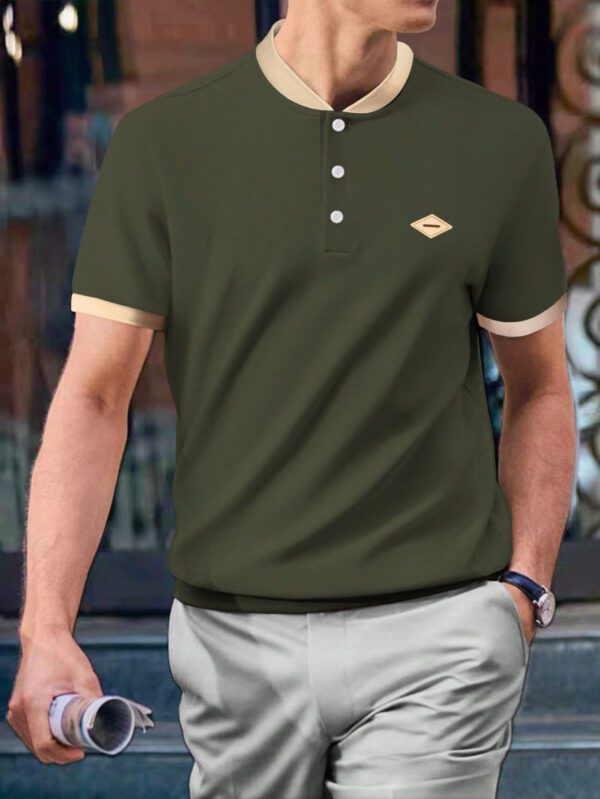 Manfinity Homme Chemise polo pour homme avec détails patchs et bordures contrastantes. Col boutonné, blocs de couleurs. Pour le mari, décontracté. – Image 3