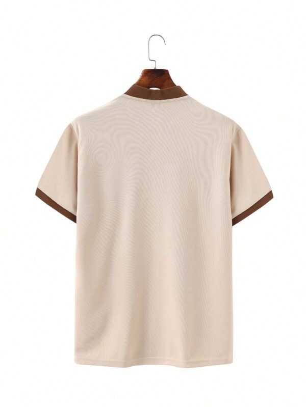 Manfinity Homme Chemise polo pour homme avec détails patchs et bordures contrastantes. Col boutonné, blocs de couleurs. Pour le mari, décontracté. – Image 4