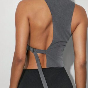 SHEIN Haute Top court à boutons devant de couleur unie sexy, avec design dos nu et encolure batea