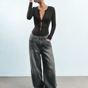 Maija Combinaison femme à manches longues col rond ajustée douce et confortable, avec nœud à l'avant. Tenue décontractée polyvalente, chic pour la villégiature