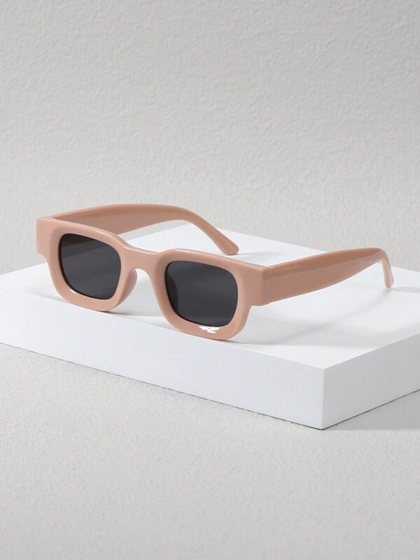 1 pièce Lunettes de mode à monture étroite et épaisse rectangulaire avec surface concave pour le style de rue et les accessoires d'ombre. Accessoires d'Halloween et de plage. Lunettes de soleil au look mode de rue et convenant pour les pulls, vestes, sweats à capuche, pantalons et cargos. – Image 7