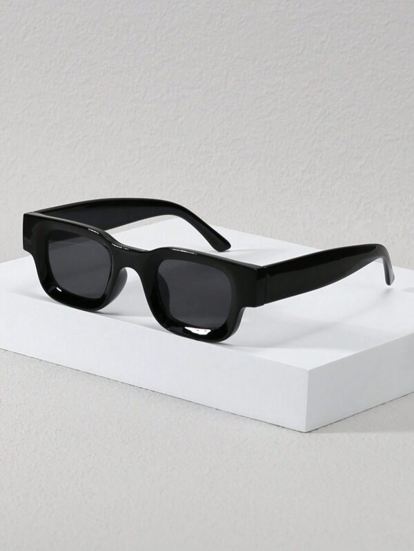 1 pièce Lunettes de mode à monture étroite et épaisse rectangulaire avec surface concave pour le style de rue et les accessoires d'ombre. Accessoires d'Halloween et de plage. Lunettes de soleil au look mode de rue et convenant pour les pulls, vestes, sweats à capuche, pantalons et cargos. – Image 17