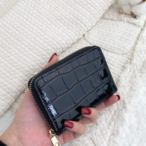 Portefeuille de petit format à fermeture éclair avec motif en relief de pierre. Organisateur de cartes multi-fonctions, léger et fin. Poche zippée pour argent liquide, cartes d'identité et pièces. Petit porte-monnaie pratique, idéal comme cadeau d'anniversaire pour adolescents, étudiants, professeurs, petite amie. Fournitures scolaires, porte-cartes de visite, porte-cartes de crédit pour femmes.