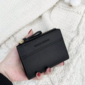 SOUTHLAND&KANGAROO Portefeuille pliant avec détail de lettres noires, petit portefeuille, petit porte-monnaie biface fin, portefeuille pour femme léger et portable, étui pour cartes de crédit et clés, portefeuille court mignon et tendance. Cadeau d'anniversaire, cadeau d'anniversaire, cadeau pour couple, cadeau pour femme, cadeau pour fille, cadeau pour dame, fournitures scolaires, sac de retour à l'école, cadeau pour entreprise, décontracté pour les affaires