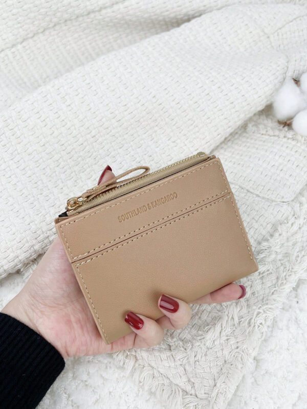 SOUTHLAND&KANGAROO Portefeuille pliant avec détail de lettres noires, petit portefeuille, petit porte-monnaie biface fin, portefeuille pour femme léger et portable, étui pour cartes de crédit et clés, portefeuille court mignon et tendance. Cadeau d'anniversaire, cadeau d'anniversaire, cadeau pour couple, cadeau pour femme, cadeau pour fille, cadeau pour dame, fournitures scolaires, sac de retour à l'école, cadeau pour entreprise, décontracté pour les affaires – Image 3