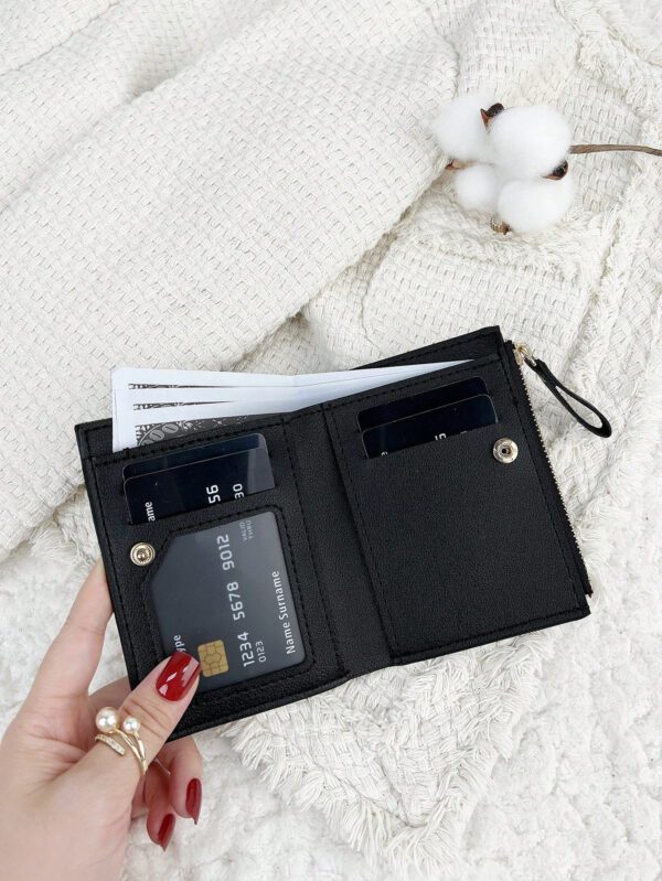SOUTHLAND&KANGAROO Portefeuille pliant avec détail de lettres noires, petit portefeuille, petit porte-monnaie biface fin, portefeuille pour femme léger et portable, étui pour cartes de crédit et clés, portefeuille court mignon et tendance. Cadeau d'anniversaire, cadeau d'anniversaire, cadeau pour couple, cadeau pour femme, cadeau pour fille, cadeau pour dame, fournitures scolaires, sac de retour à l'école, cadeau pour entreprise, décontracté pour les affaires – Image 11