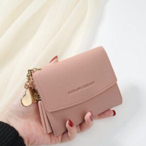 SOUTHLAND&KANGAROO Portefeuille Compact Rose Clair Avec Cœur En Métal Et Frange Pour Femmes, Portefeuille Bifold, Minimaliste, Mini, Léger, Moderne, Pour Affaires, Pour Anniversaire, Saint-valentin, Cadeau D'anniversaire, Cadeau Pour Amoureux, Pour Femmes, Filles, Dame, Sac Pour L'école, Fournitures Scolaires Pour Dortoir Et Cadeau De Rentrée Scolaire