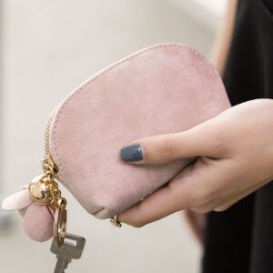 Petit portefeuille minimaliste mignon et léger pour femmes avec fermeture éclair, porte-clés, décoration de franges florale, porte-monnaie en PU de couleur unie, petit sac de rangement pour clés et rouges à lèvres pour un usage quotidien pour étudiant, femmes, filles, rose, mode légère, argent pour anniversaire, cadeau de travailleur de bureau, pour homme, pour femme, porte-monnaie porte-clés, mini pochette porte-clés