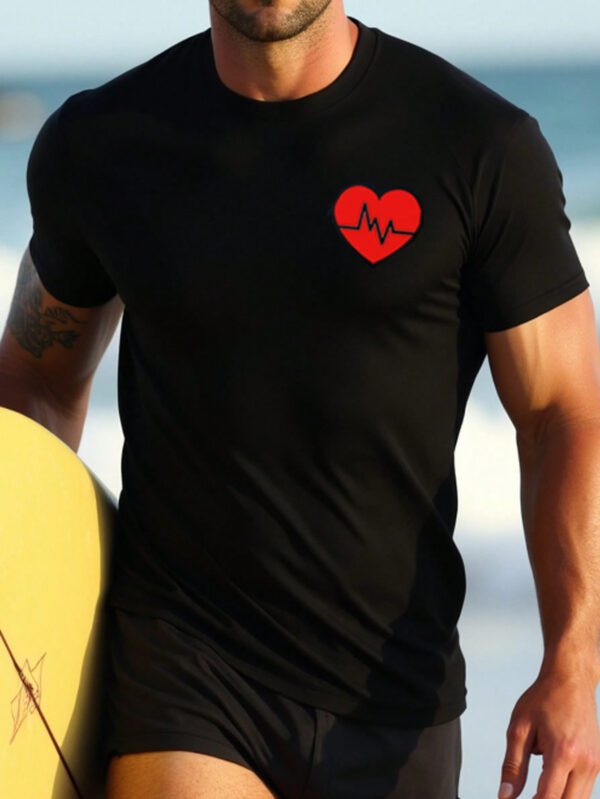 Manfinity Modomio T-shirt col rond noir de taille régulière pour hommes Manfinity Modomio (Matériau), Saint-Valentin, Pyjamas de la Saint-Valentin, T-shirt de la Saint-Valentin, Cadeau de la Saint-Valentin, T-shirt unicolore, Chemises d'été, T-shirt graphique, J'aime mon petit ami, Chemises graphiques