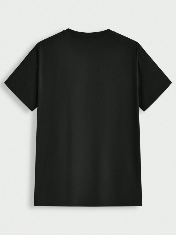 Manfinity Modomio T-shirt col rond noir de taille régulière pour hommes Manfinity Modomio (Matériau), Saint-Valentin, Pyjamas de la Saint-Valentin, T-shirt de la Saint-Valentin, Cadeau de la Saint-Valentin, T-shirt unicolore, Chemises d'été, T-shirt graphique, J'aime mon petit ami, Chemises graphiques – Image 2